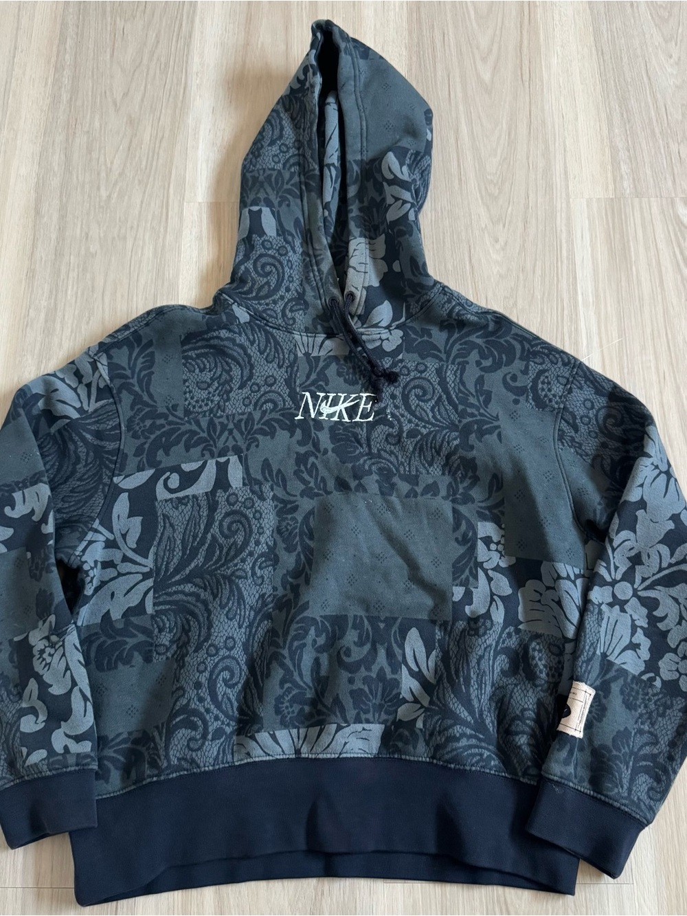 Nike Hoodie Mens Small Gray/ Black Floral AOP Fleece Pullover Graphic Sweatshirt